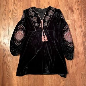 ZARA woman velvet dress with embroidery